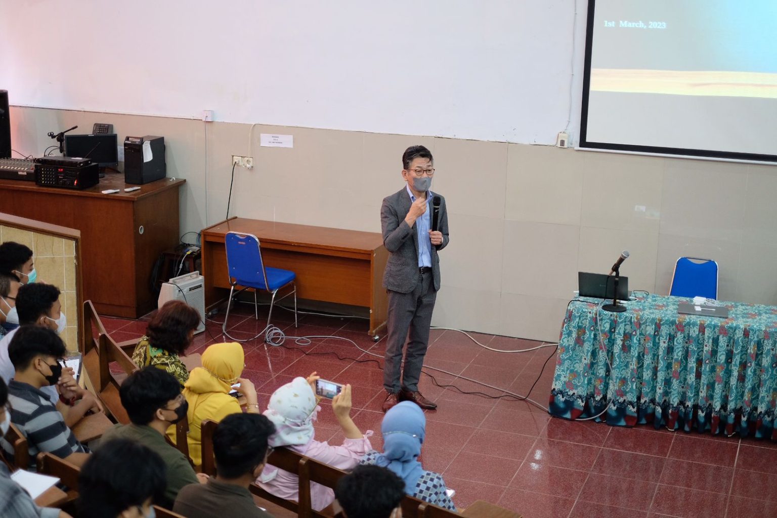 Kuliah Tamu oleh Profesor Koichi Kato dari Hiroshima University, Jepang