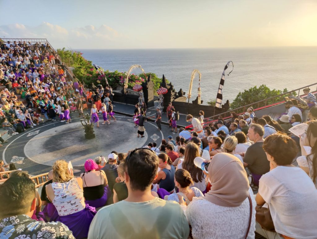 Kesmen Bali - Pura Uluwatu tari kecak